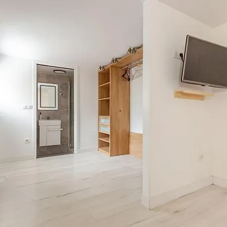 Holiday home Maison Traversante Et Ensoleille Aulnay-sous-Bois