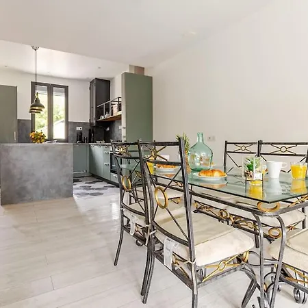 Holiday home Maison Traversante Et Ensoleille *